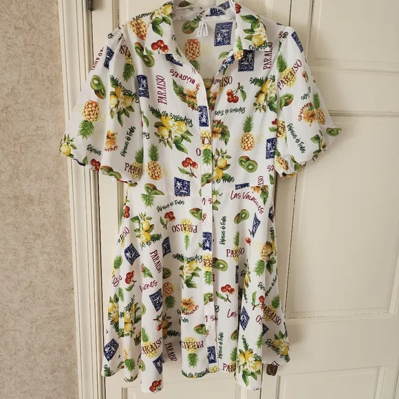 shirt dress with floral and graphic prints. Button-up front.pit To pit 19" - Picture 2 of 8